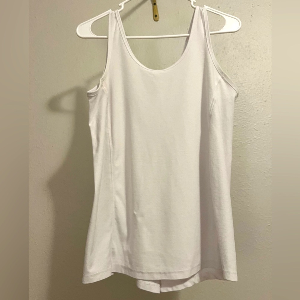 White Old Navy Athletic Scoop Neck Tank with Back Slit